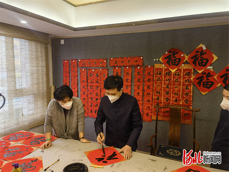梆子聲里剪紙紅，福字潤染石家莊的溫情歲歲年年